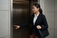 エレベーターの基本マナーってどうなってるの？